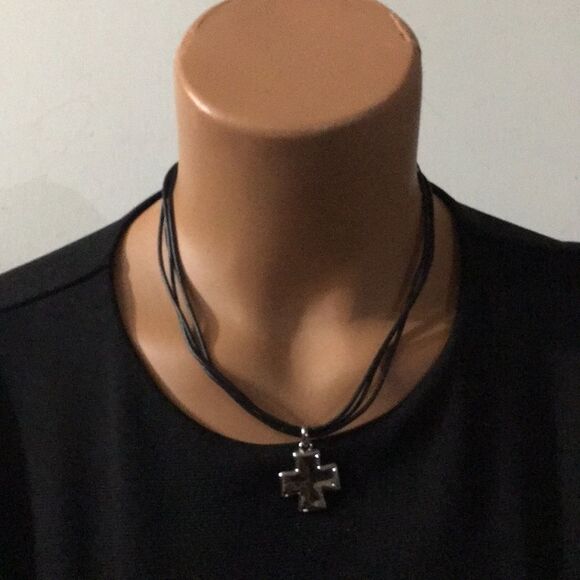 Chic SilverTone Equal-Armed Cross Pendant on Black Leather - Picture 1 of 9